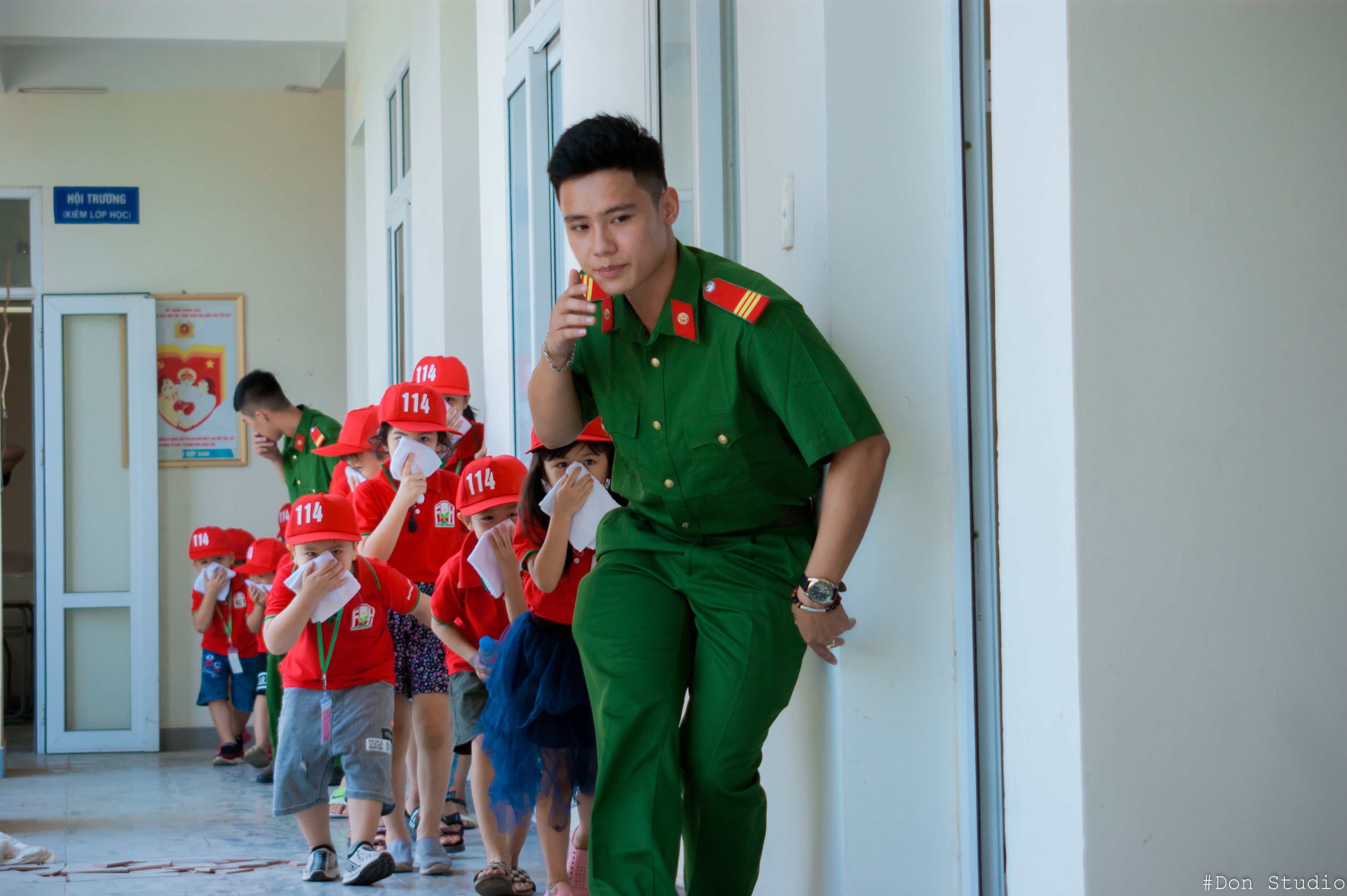 Phòng Cảnh sát PCCC và CNCH: Tổ chức chương trình trải nghiệm làm lính cứu hỏa